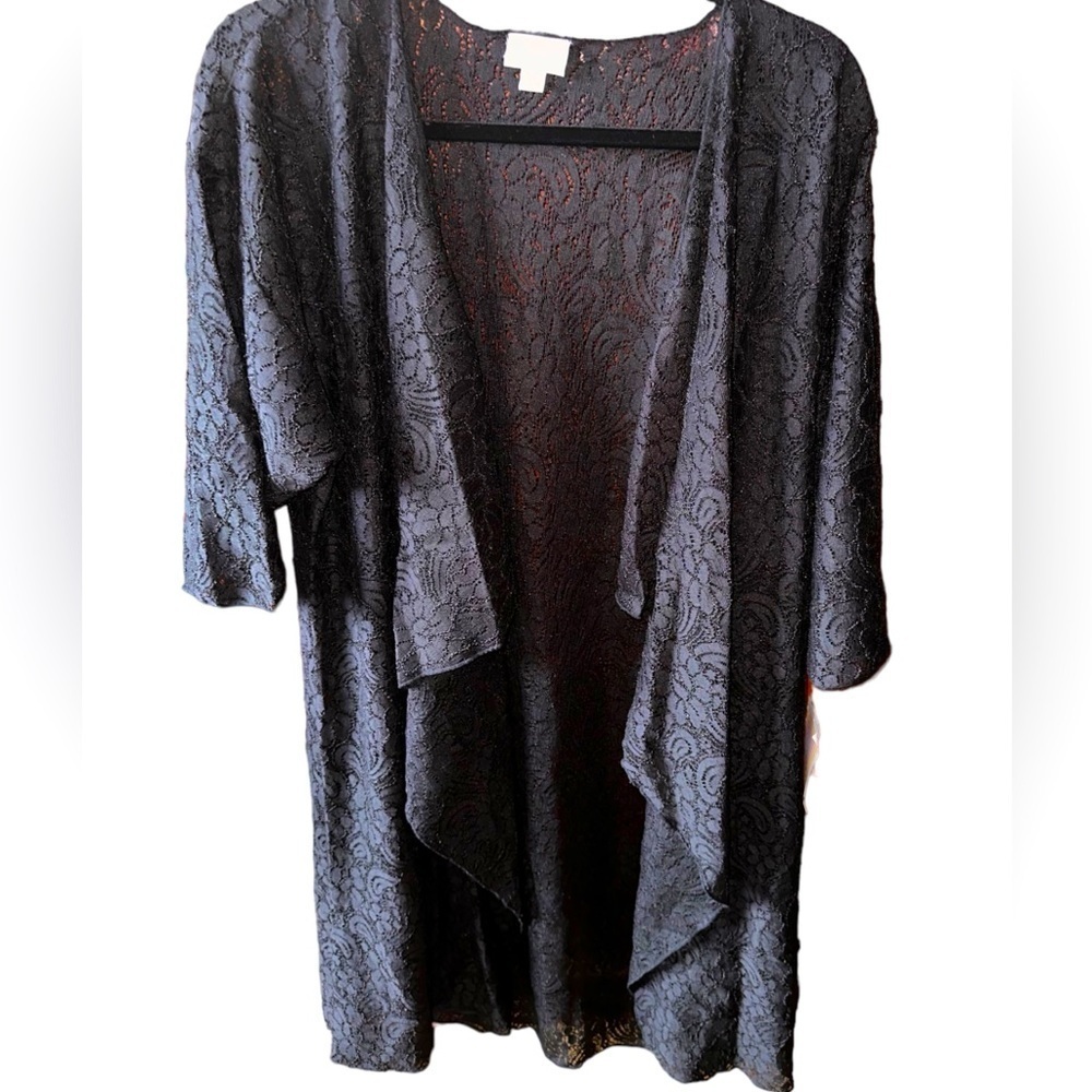 Lularoe medium black lace Shirley kimono. NWT. Beautiful floral pattern .